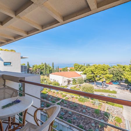 Aminess Vival Velaris Resort Supetar Ngoại thất bức ảnh
