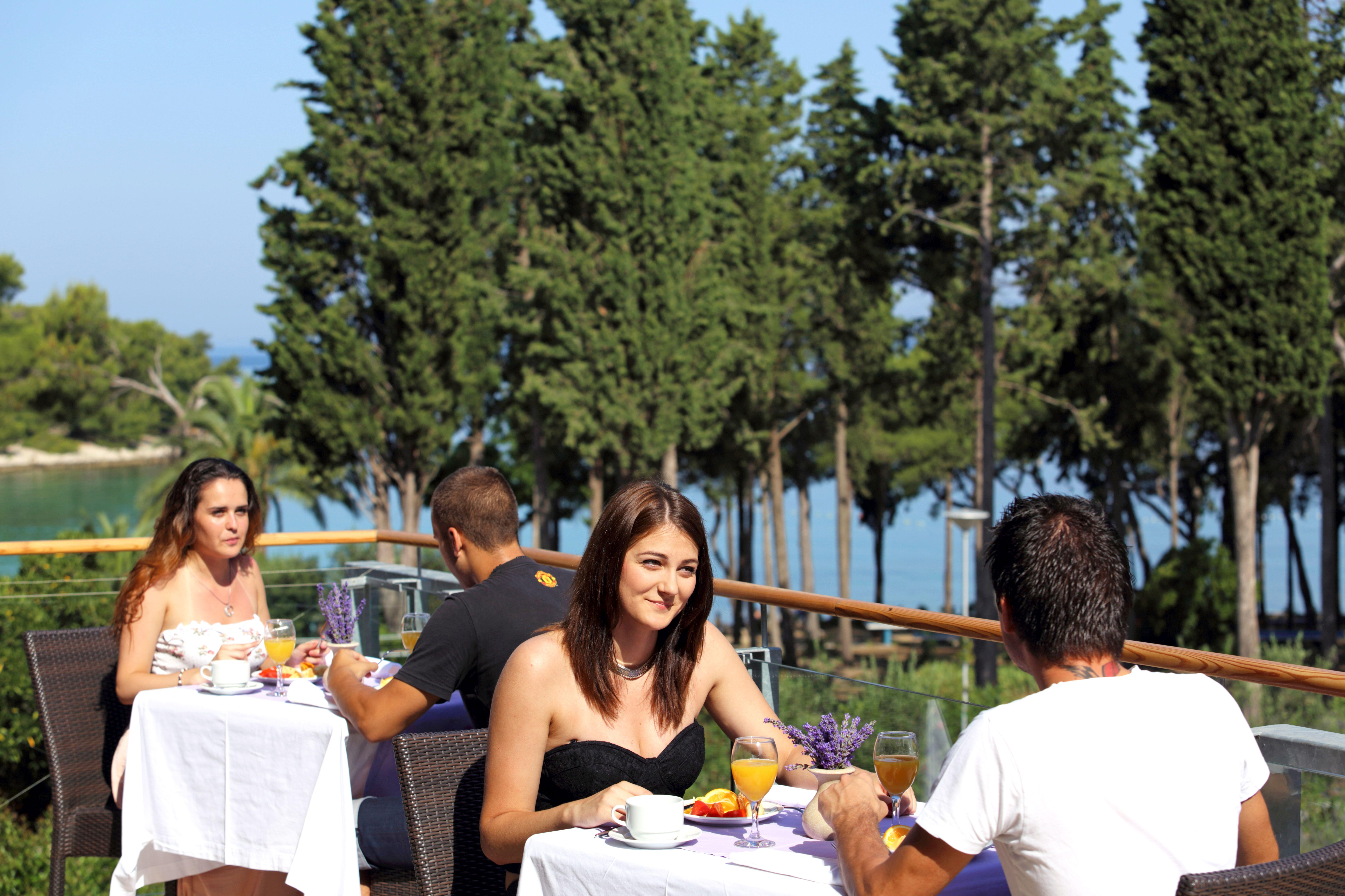 Aminess Vival Velaris Resort Supetar Ngoại thất bức ảnh