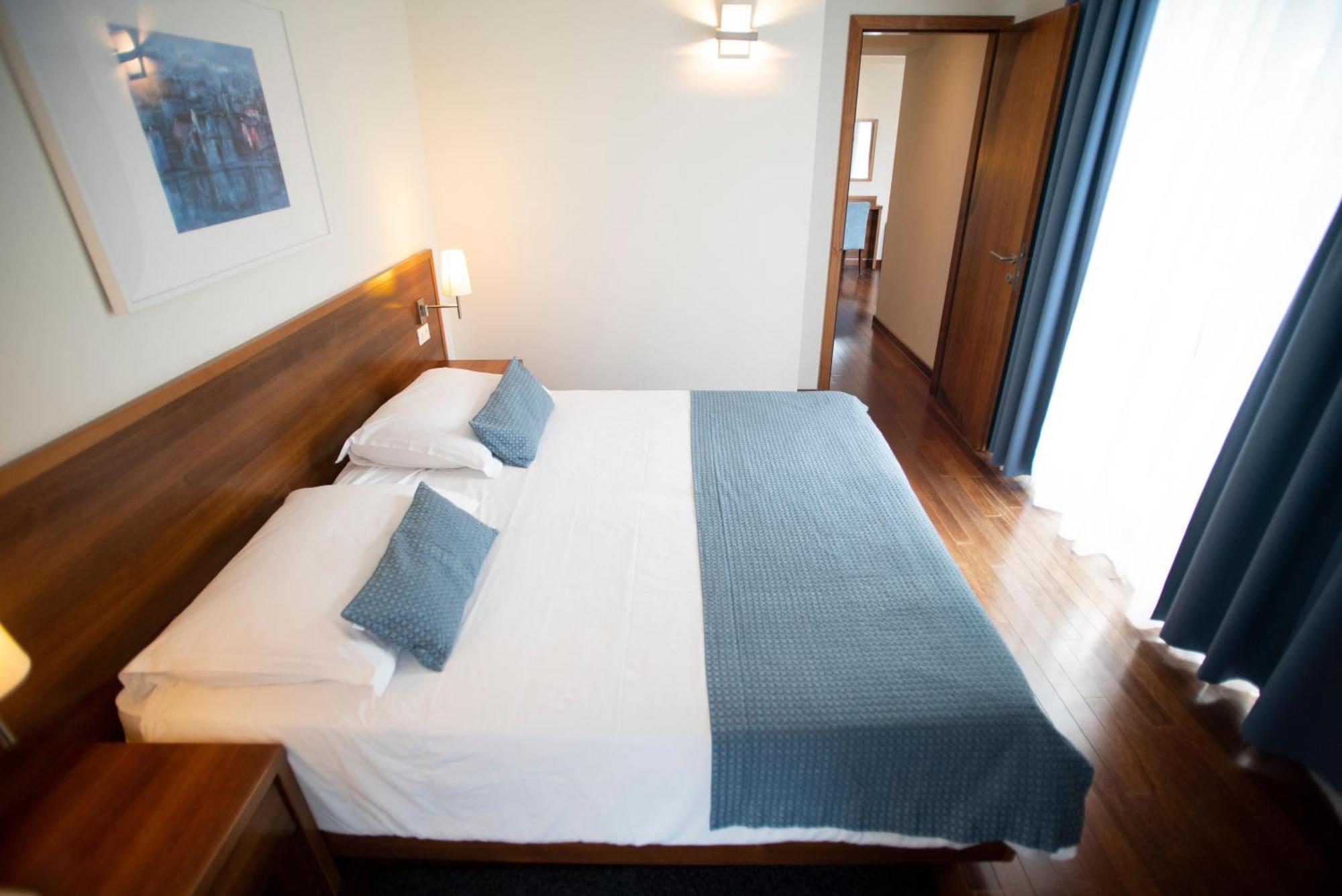 Aminess Vival Velaris Resort Supetar Ngoại thất bức ảnh