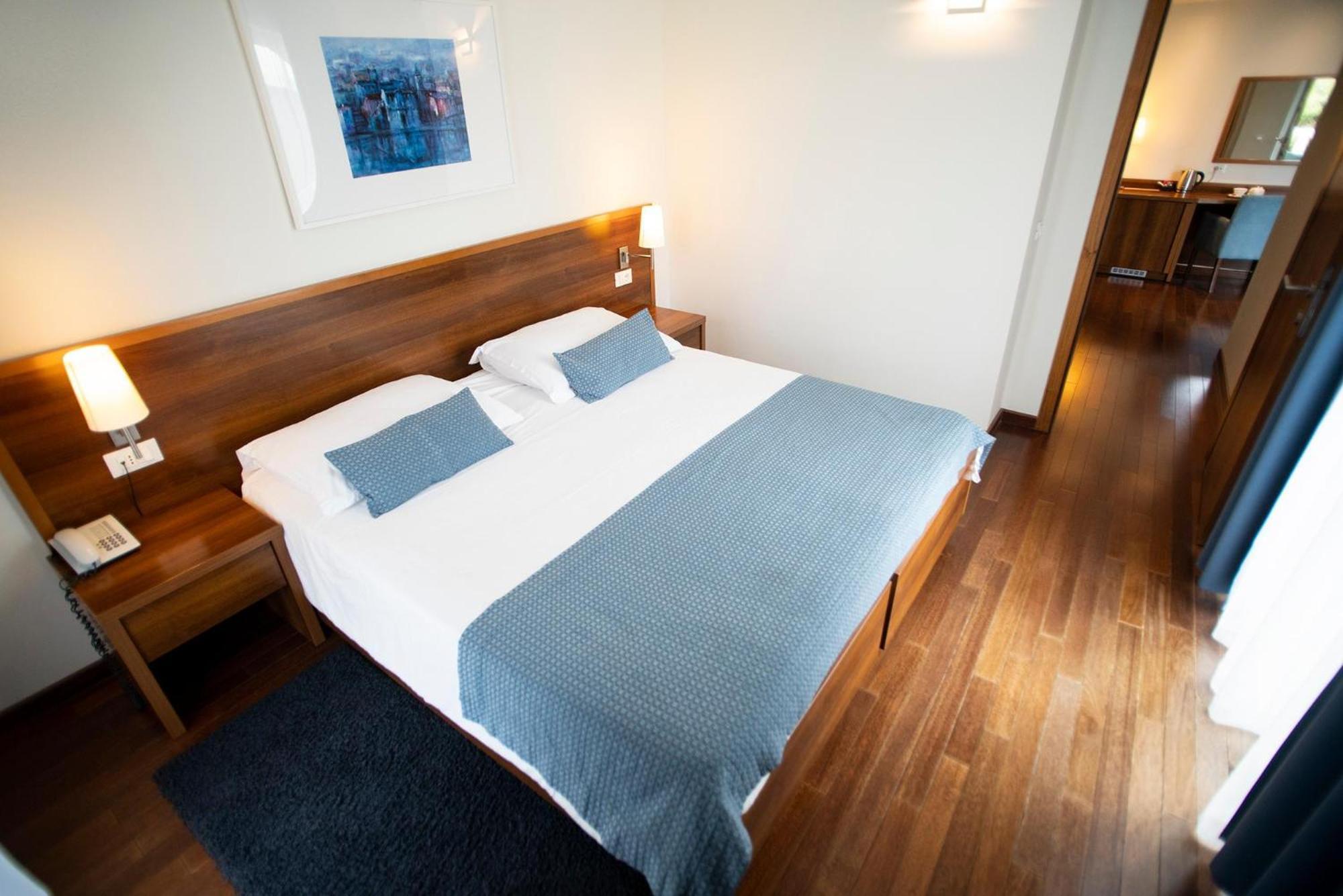 Aminess Vival Velaris Resort Supetar Ngoại thất bức ảnh