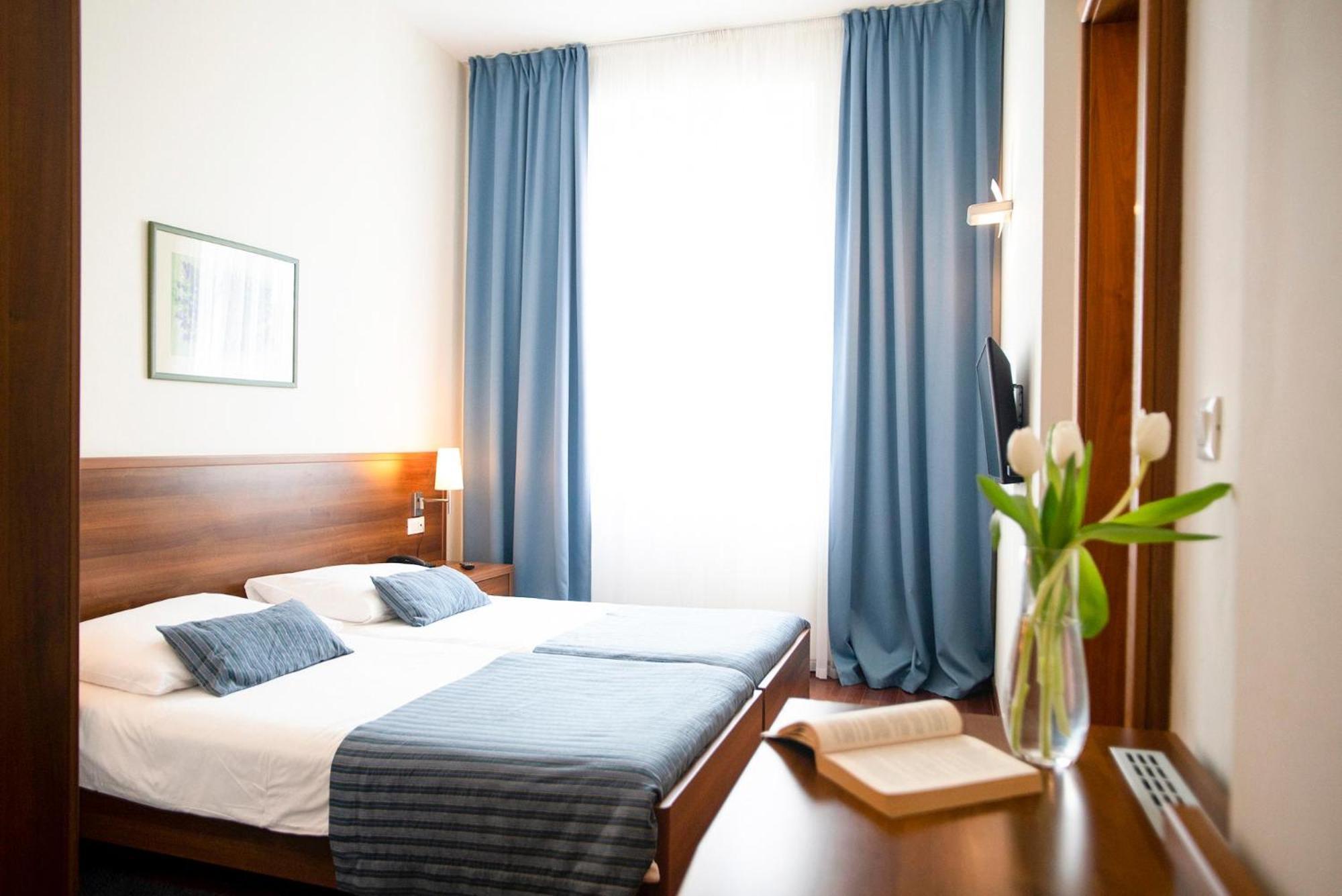 Aminess Vival Velaris Resort Supetar Ngoại thất bức ảnh