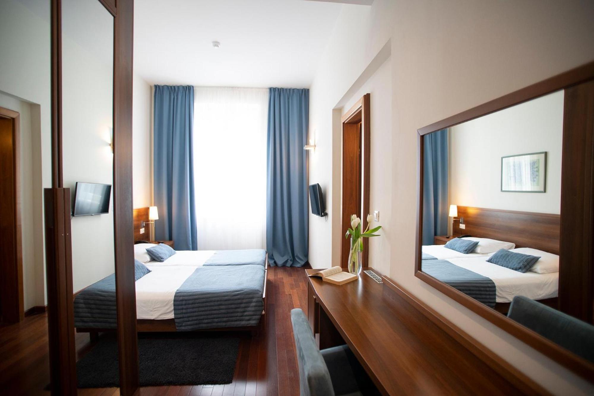 Aminess Vival Velaris Resort Supetar Ngoại thất bức ảnh