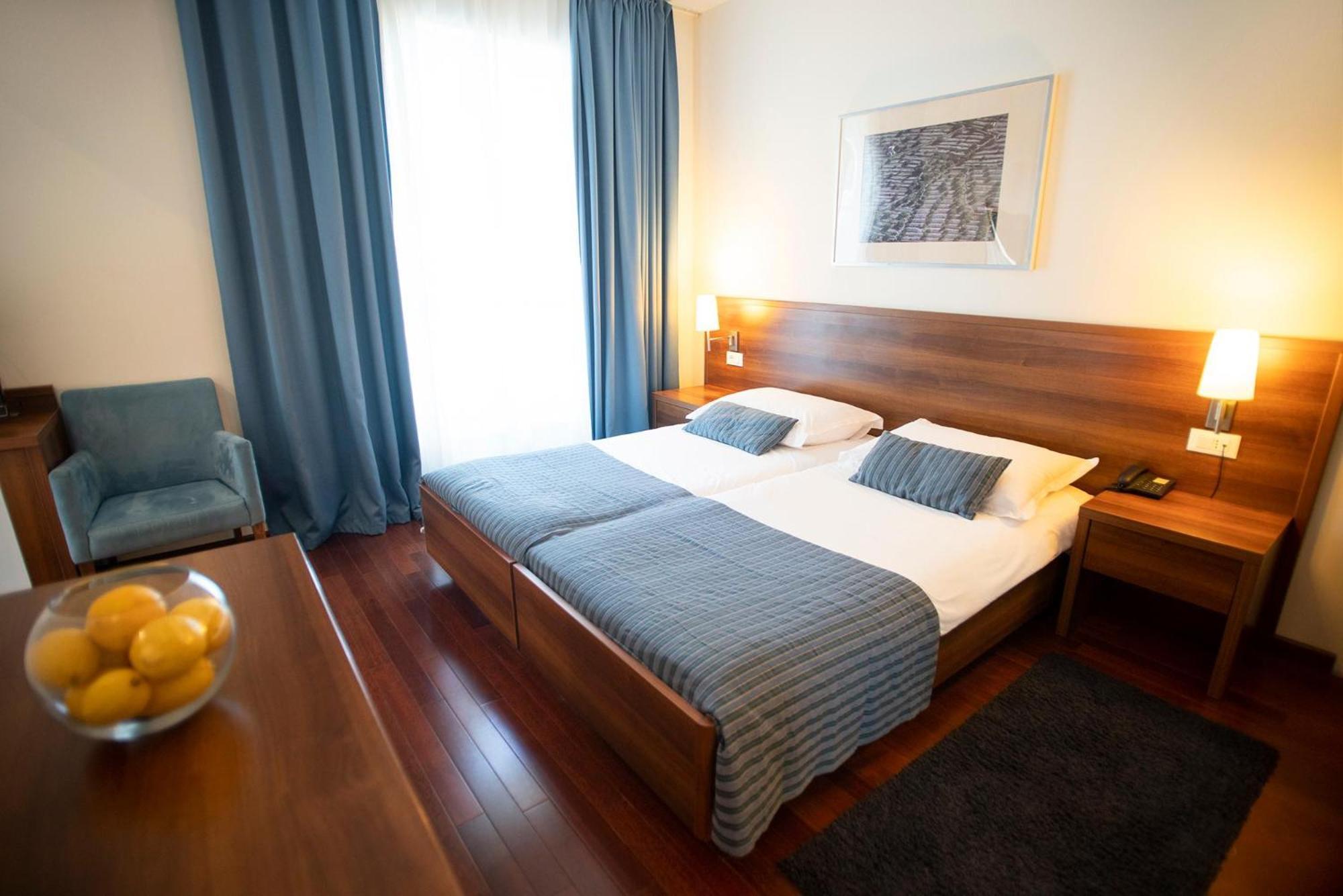 Aminess Vival Velaris Resort Supetar Ngoại thất bức ảnh