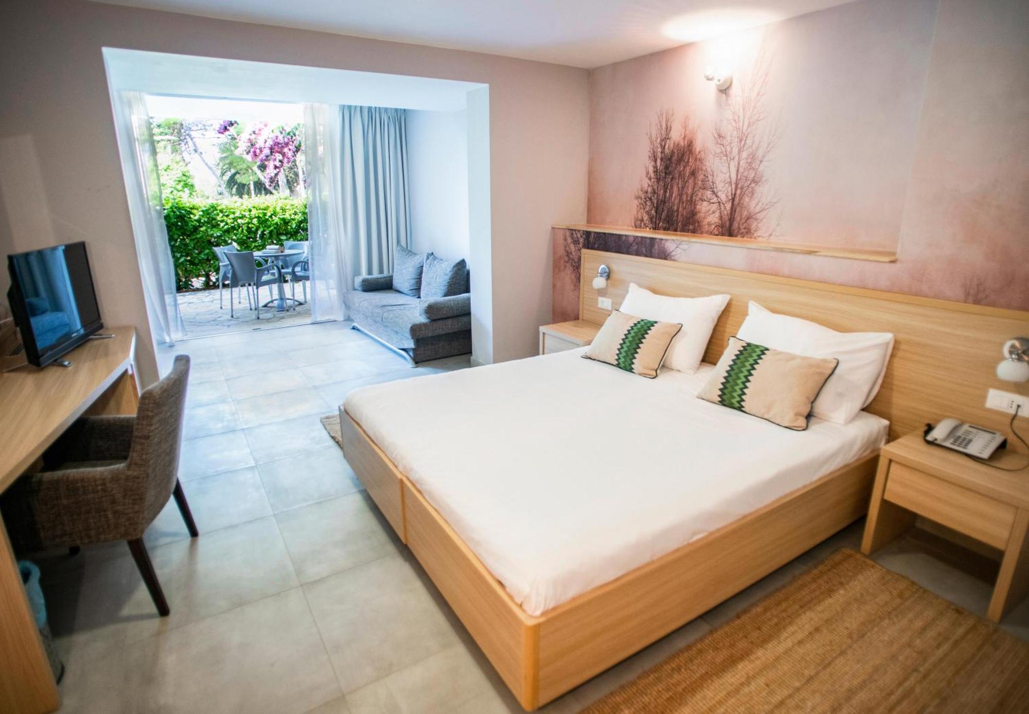 Aminess Vival Velaris Resort Supetar Ngoại thất bức ảnh