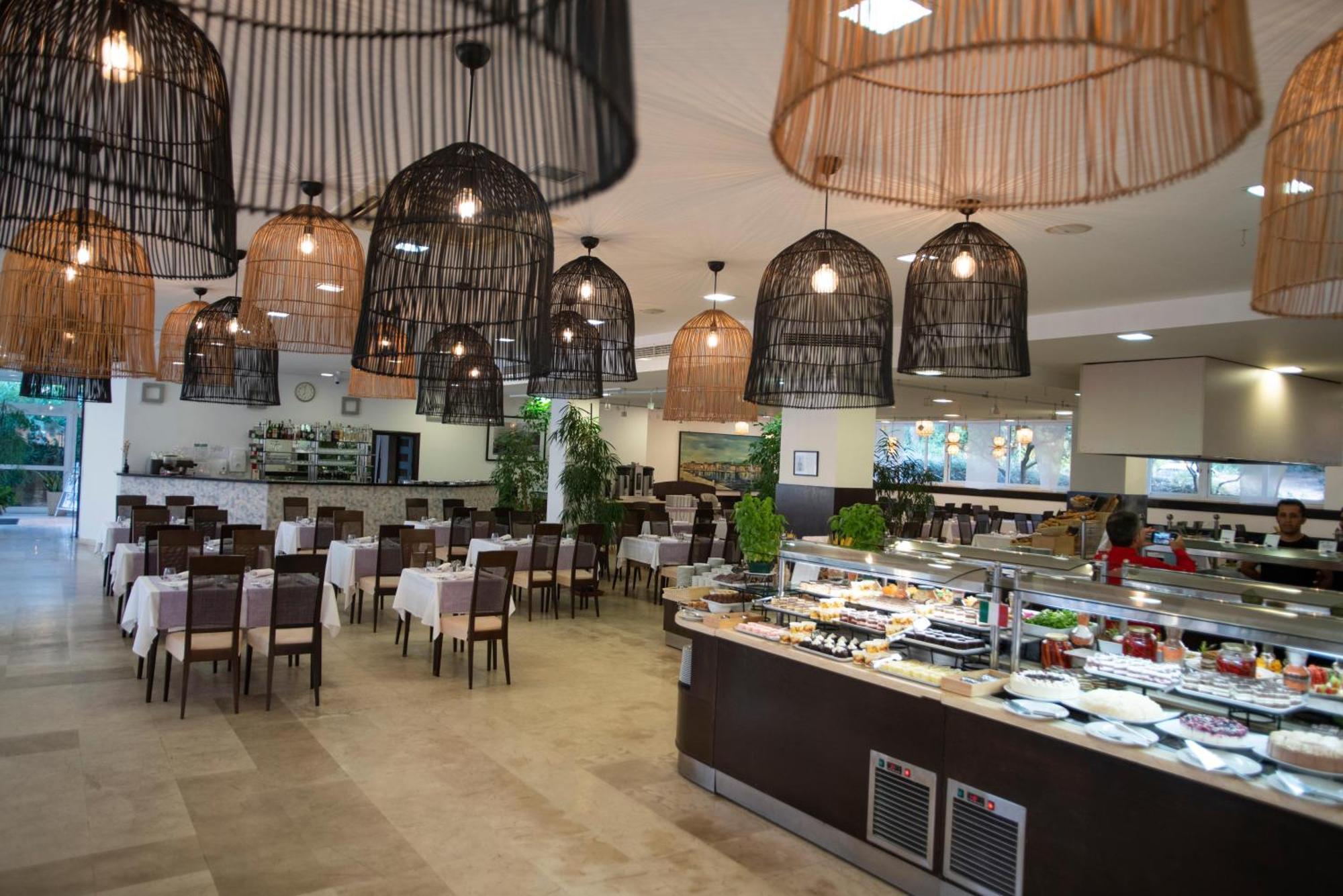 Aminess Vival Velaris Resort Supetar Ngoại thất bức ảnh