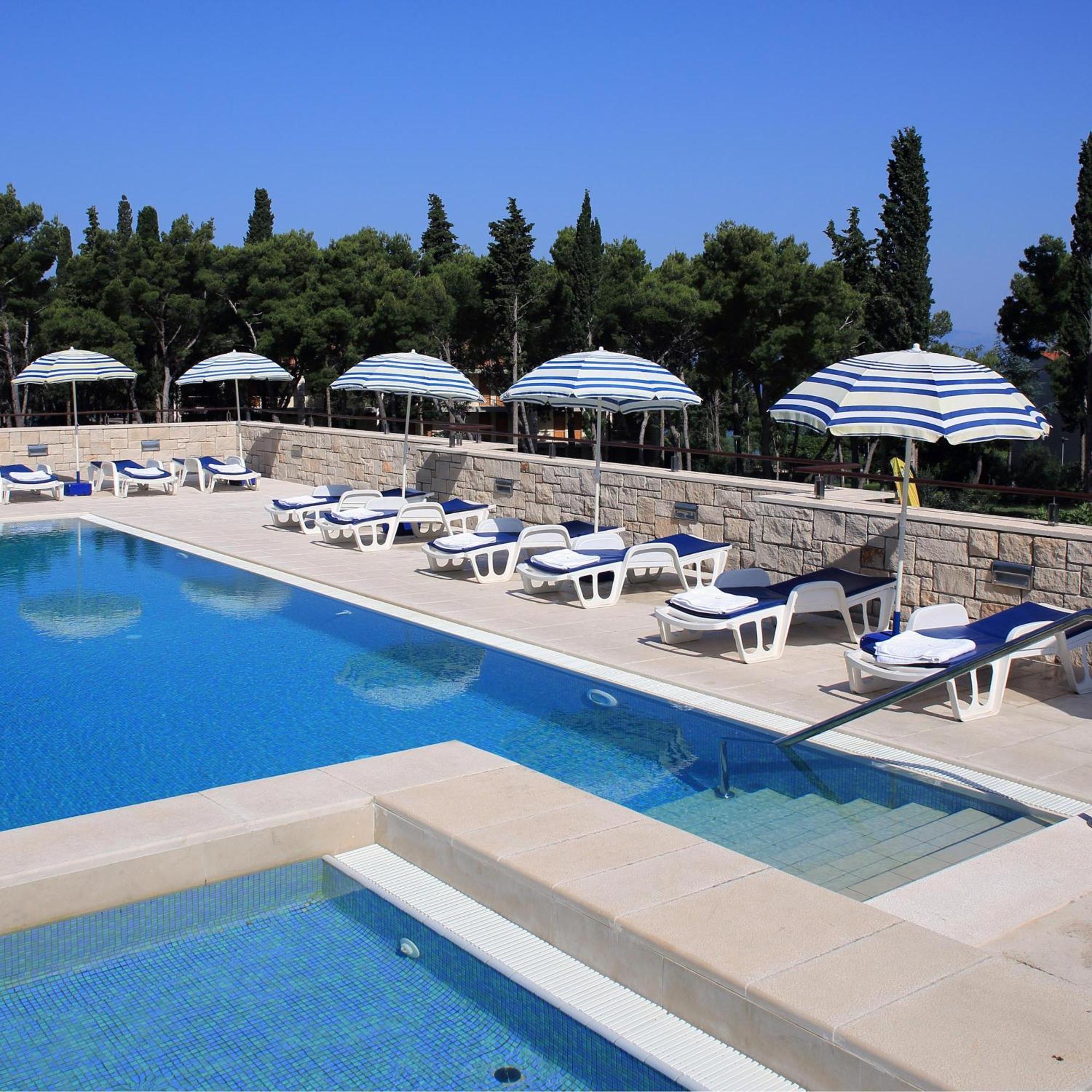 Aminess Vival Velaris Resort Supetar Ngoại thất bức ảnh