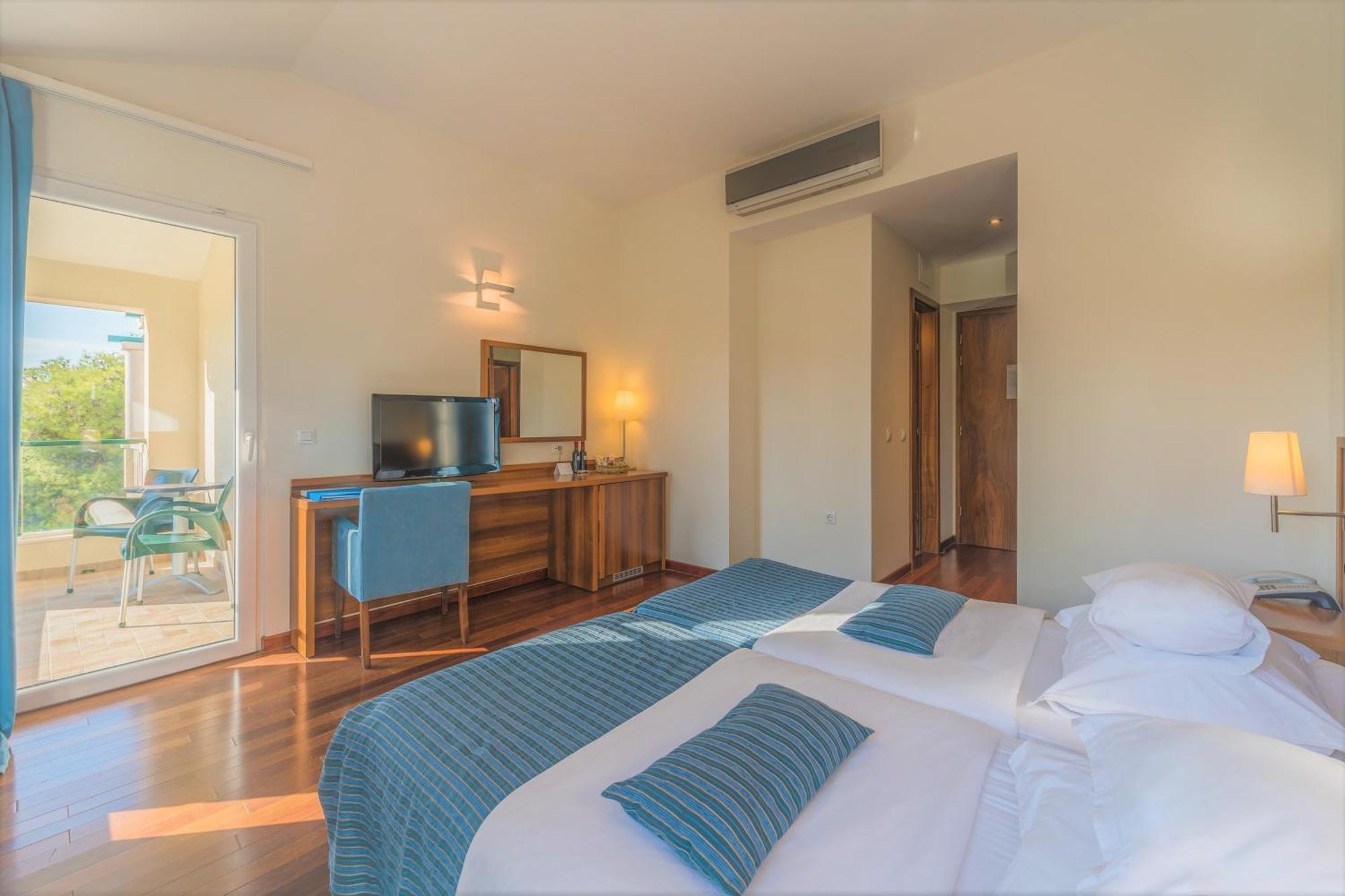 Aminess Vival Velaris Resort Supetar Phòng bức ảnh