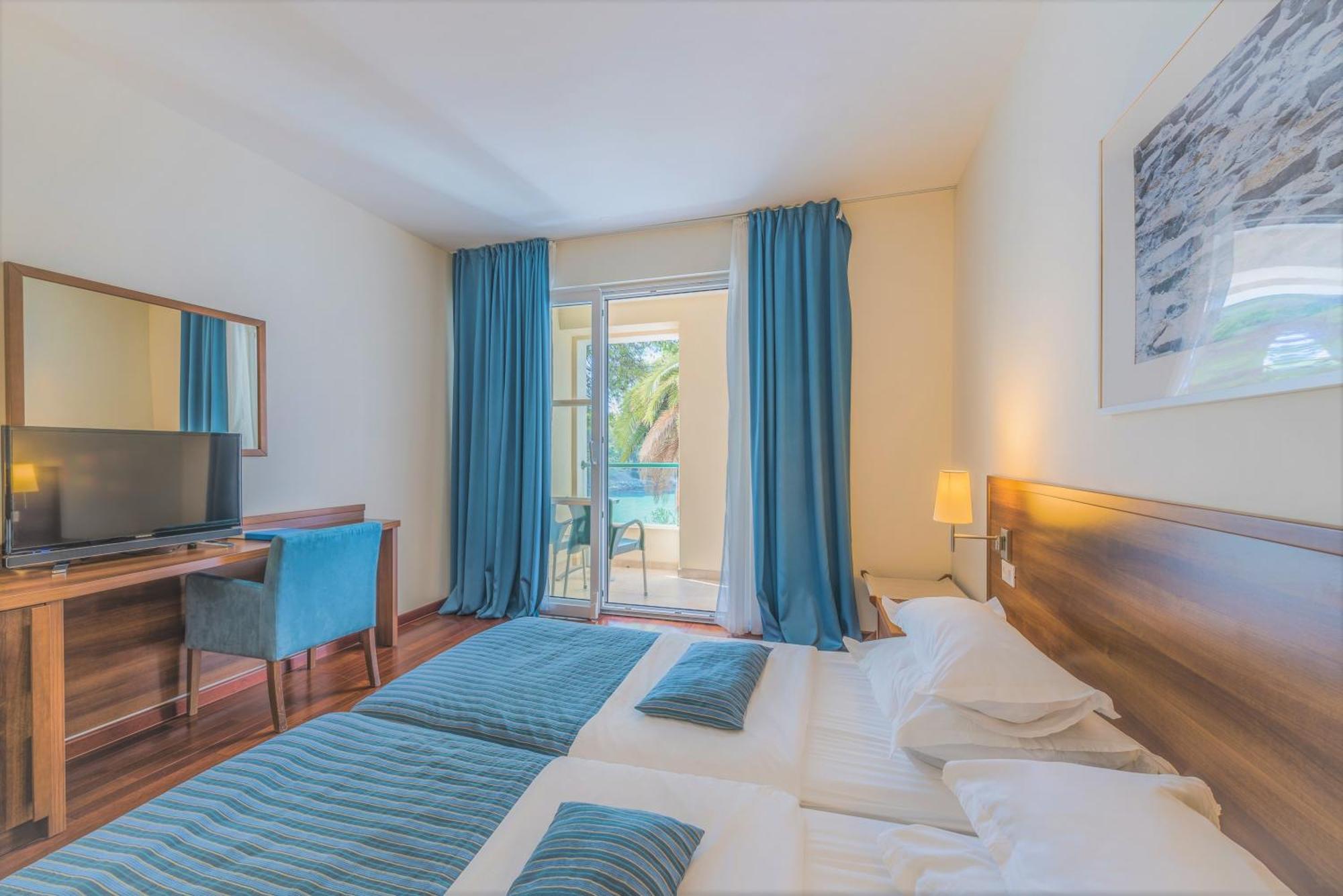 Aminess Vival Velaris Resort Supetar Ngoại thất bức ảnh